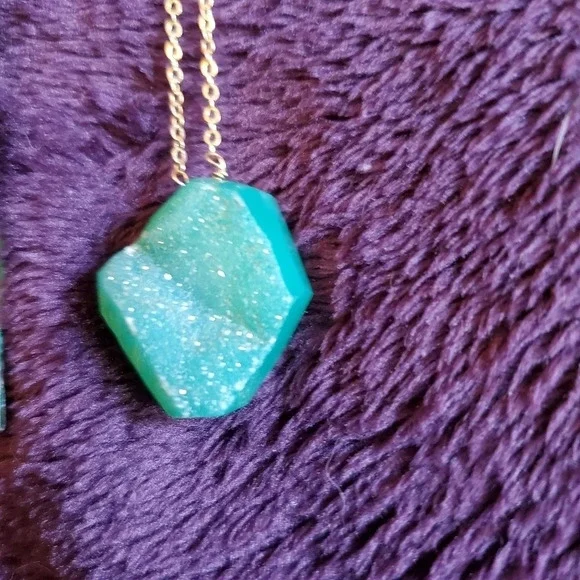 0235. Sweet little Chrysoprase Geode necklace w/a gold fill chain ~ Beautiful!! - Picture 3 of 5